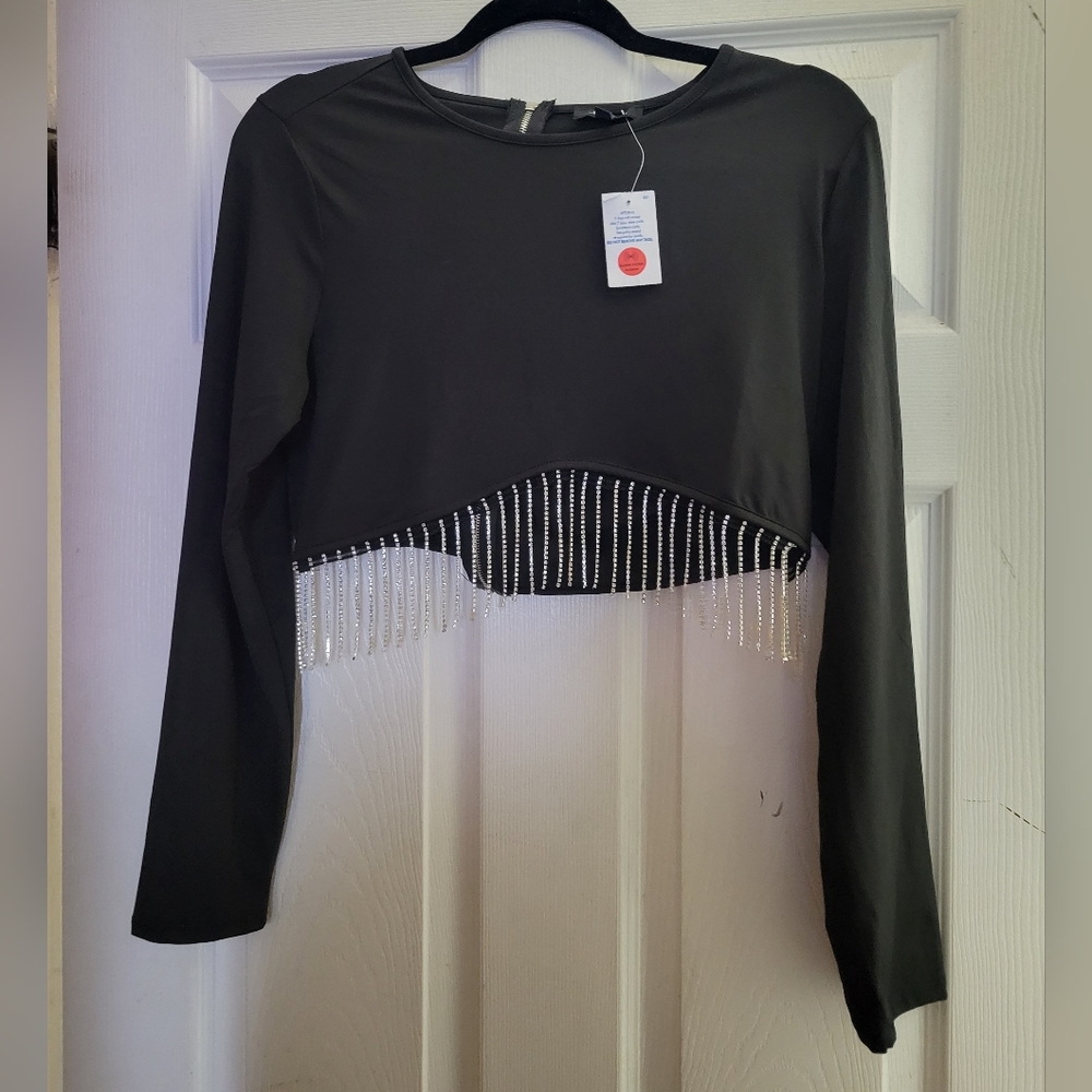 Black long sleeve crop w/ diamond dangles hanging from front silver zip back xl